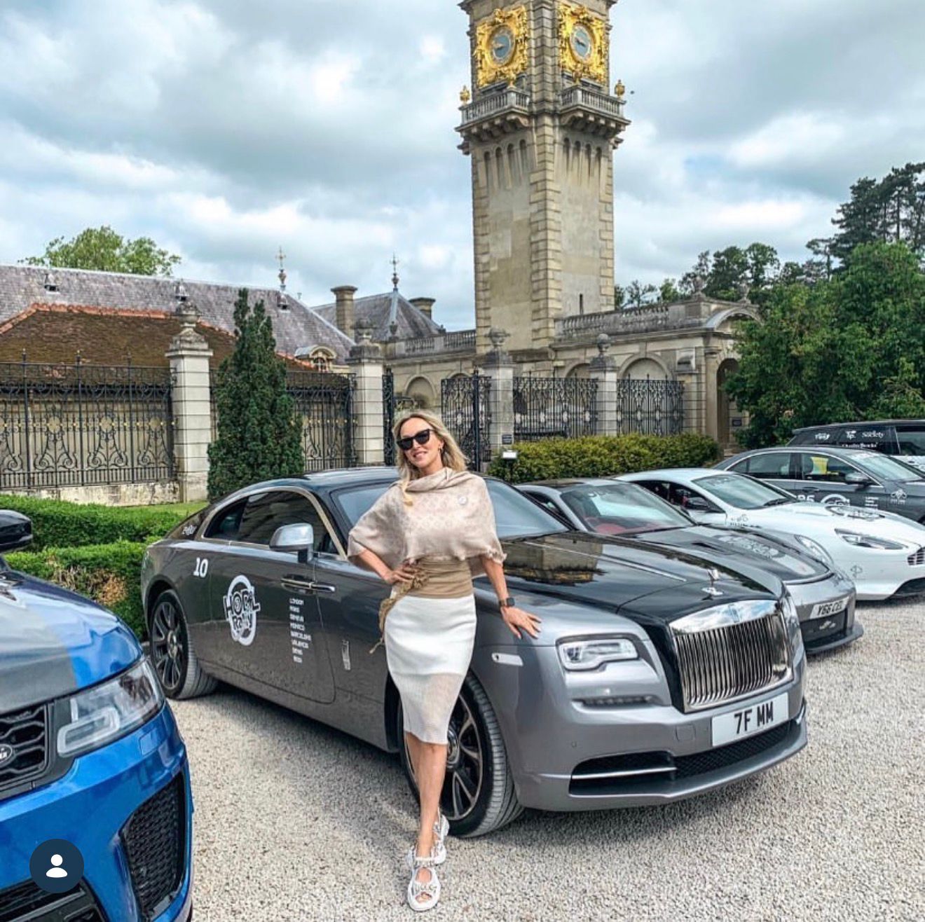 Cliveden House start-line line-up with a Rolls-Royce and HODL Rally cars
